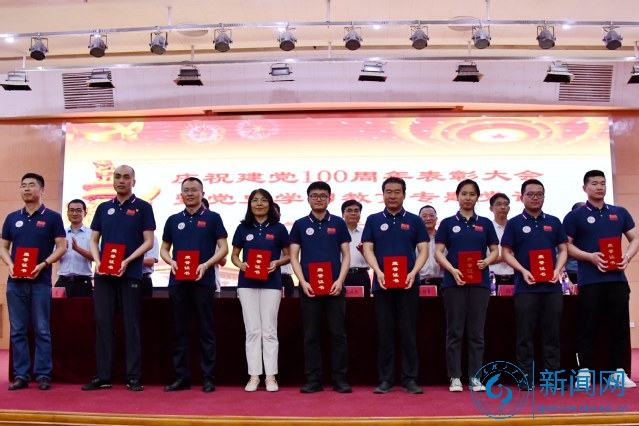 https://lgwindow.sdut.edu.cn/_upload/article/images/53/9e/0f2320204931b696bf01e21b6066/3af10c54-8c1e-4756-be22-b76d9eea94eb.jpg